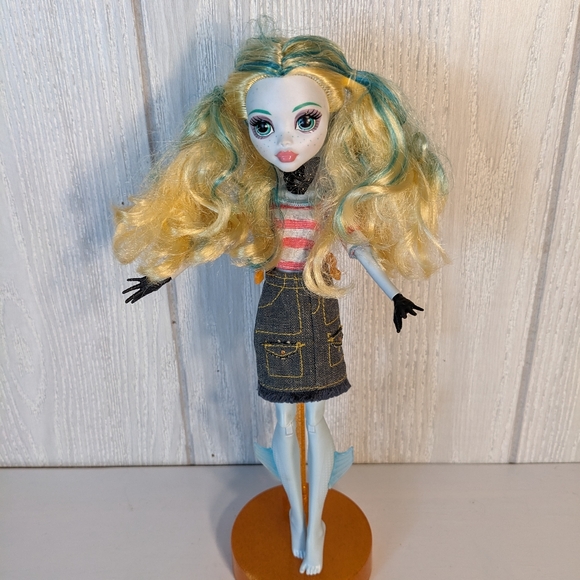 Monster High Lagoona Blue Shipwrecked Doll EUC Blonde Blue Highlights - Picture 2 of 5